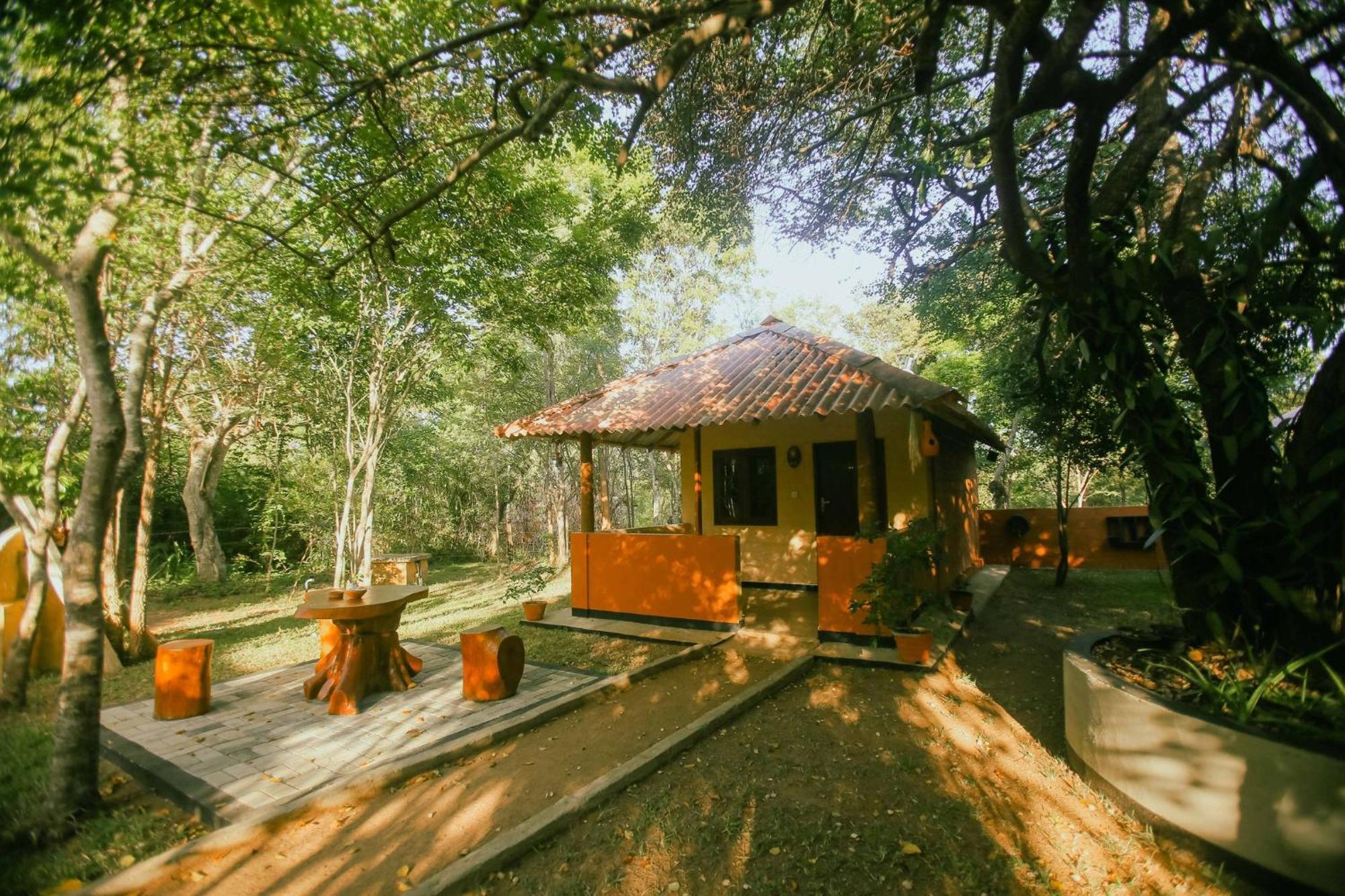 Hotel Niyagala Lodge Сигирия Экстерьер фото
