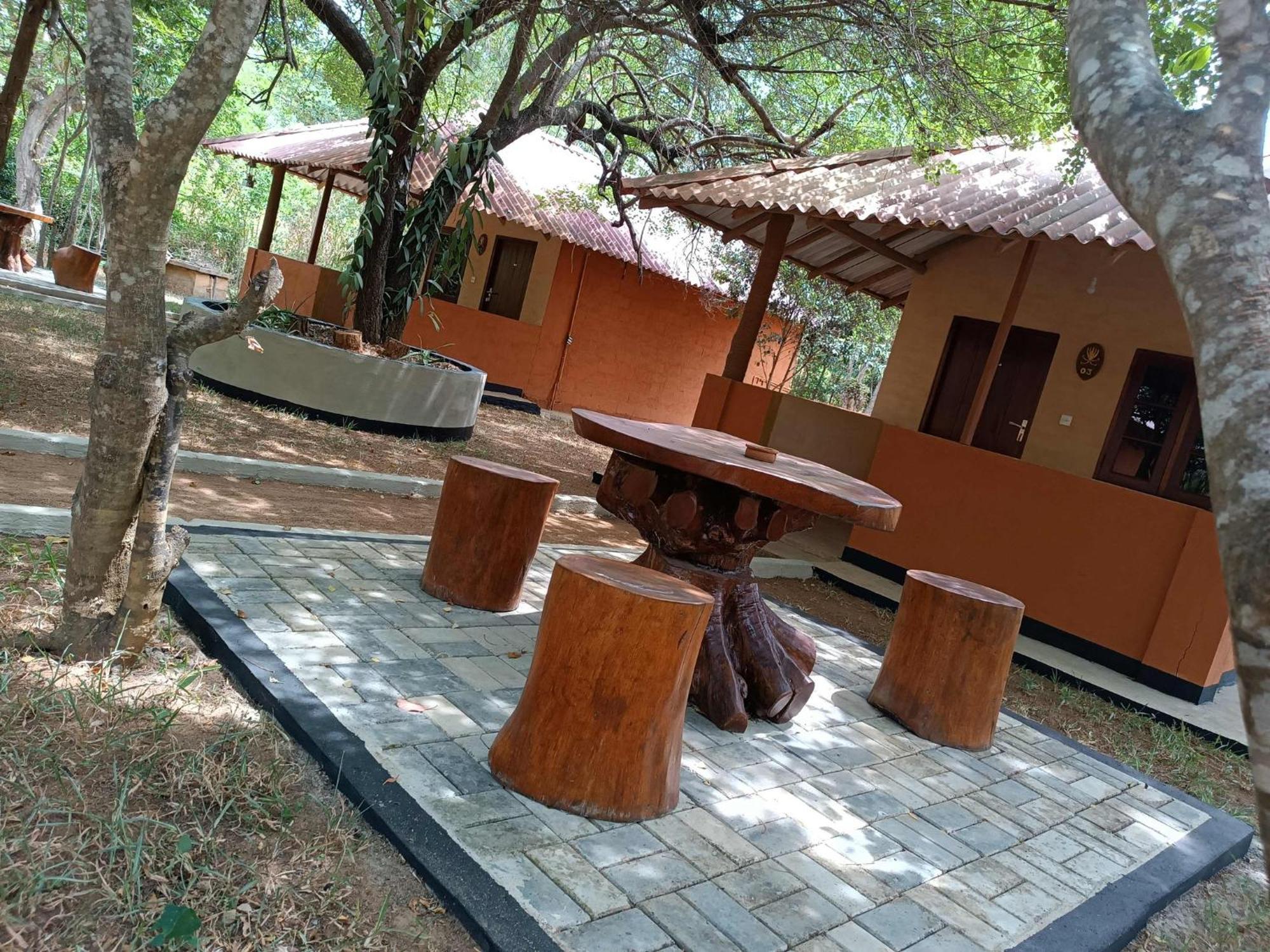 Hotel Niyagala Lodge Сигирия Экстерьер фото